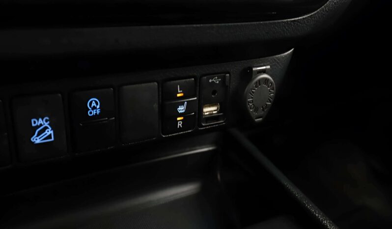
								2021 Toyota Hilux Double Cab 2.8 4WD Invincible Towbar JBL full									
