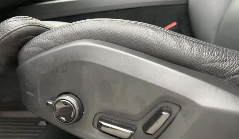 
								2023 Volvo XC60 B4 Plus Dark Heater 360° Navi Leather 4-Zone Traction full									