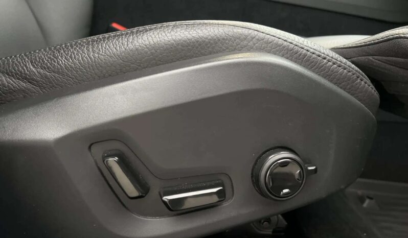 
								2023 Volvo XC60 B4 Plus Dark Heater 360° Navi Leather 4-Zone Traction full									