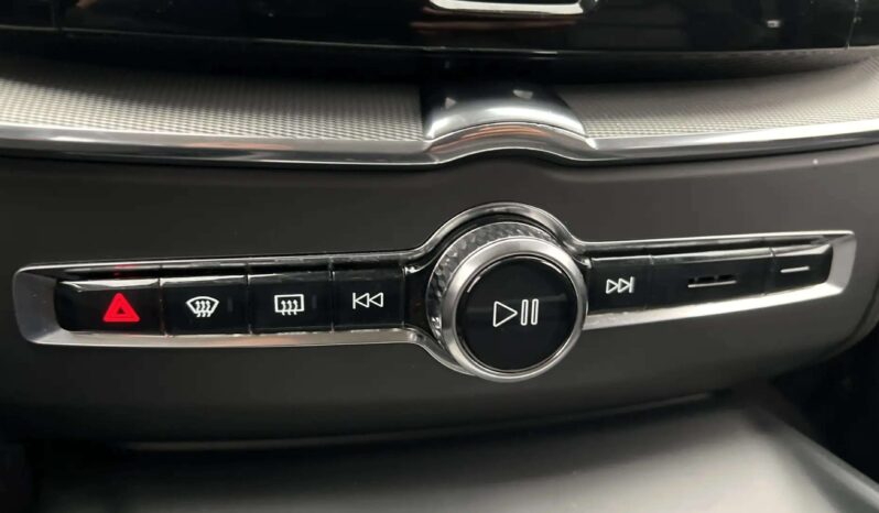 
								2023 Volvo XC60 B4 Plus Dark Heater 360° Navi Leather 4-Zone Traction full									