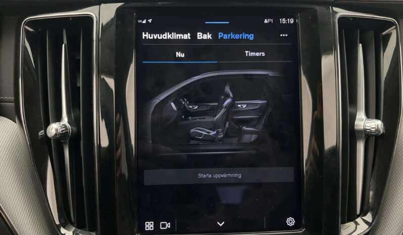 
								2023 Volvo XC60 B4 Plus Dark Heater 360° Navi Leather 4-Zone Traction full									