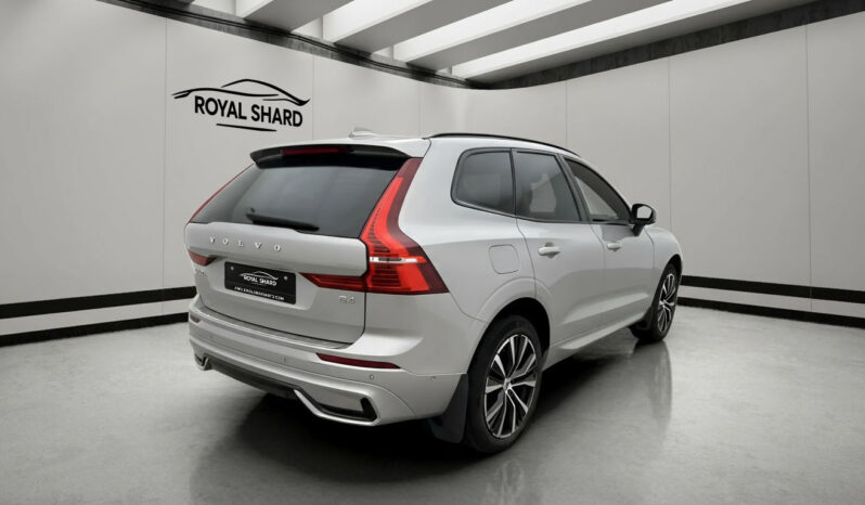 
								2023 Volvo XC60 B4 Plus Dark Heater 360° Navi Leather 4-Zone Traction full									