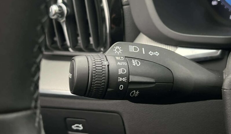 
								2023 Volvo XC60 B4 Plus Dark Heater 360° Navi Leather 4-Zone Traction full									