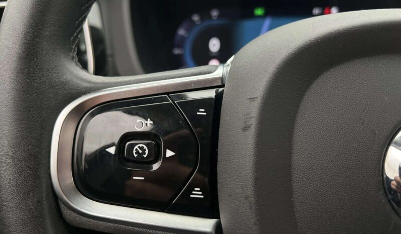 
								2023 Volvo XC60 B4 Plus Dark Heater 360° Navi Leather 4-Zone Traction full									