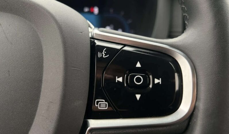 
								2023 Volvo XC60 B4 Plus Dark Heater 360° Navi Leather 4-Zone Traction full									