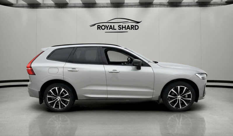 
								2023 Volvo XC60 B4 Plus Dark Heater 360° Navi Leather 4-Zone Traction full									