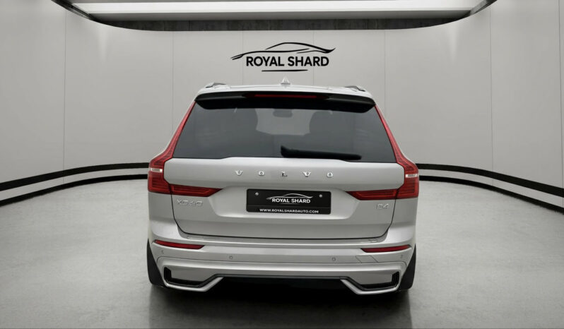 
								2023 Volvo XC60 B4 Plus Dark Heater 360° Navi Leather 4-Zone Traction full									
