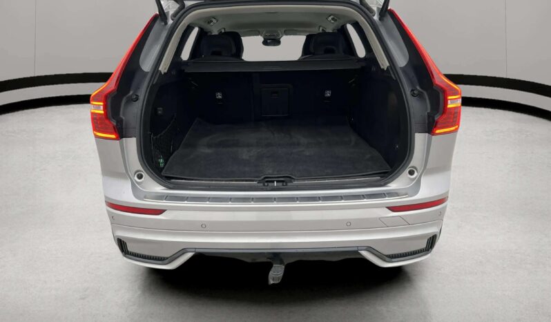 
								2023 Volvo XC60 B4 Plus Dark Heater 360° Navi Leather 4-Zone Traction full									