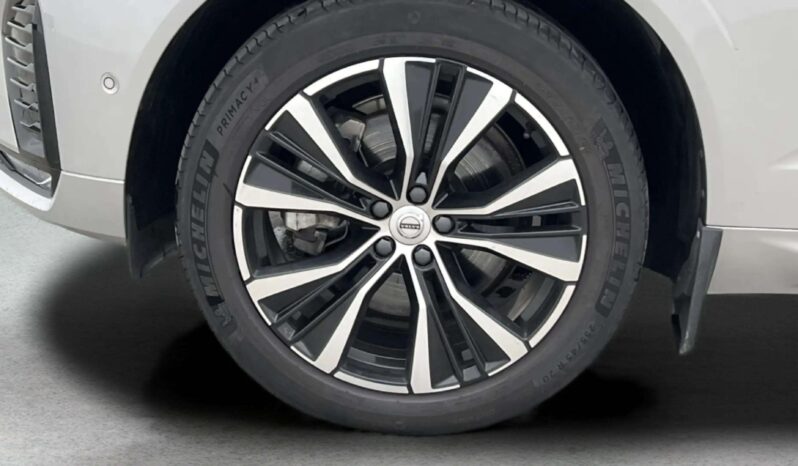 
								2023 Volvo XC60 B4 Plus Dark Heater 360° Navi Leather 4-Zone Traction full									