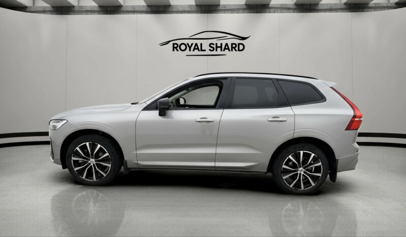 
								2023 Volvo XC60 B4 Plus Dark Heater 360° Navi Leather 4-Zone Traction full									