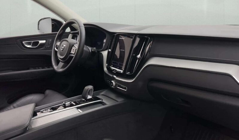 
								2023 Volvo XC60 B4 Plus Dark Heater 360° Navi Leather 4-Zone Traction full									