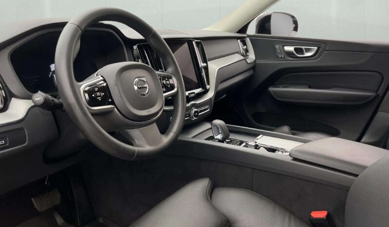 
								2023 Volvo XC60 B4 Plus Dark Heater 360° Navi Leather 4-Zone Traction full									
