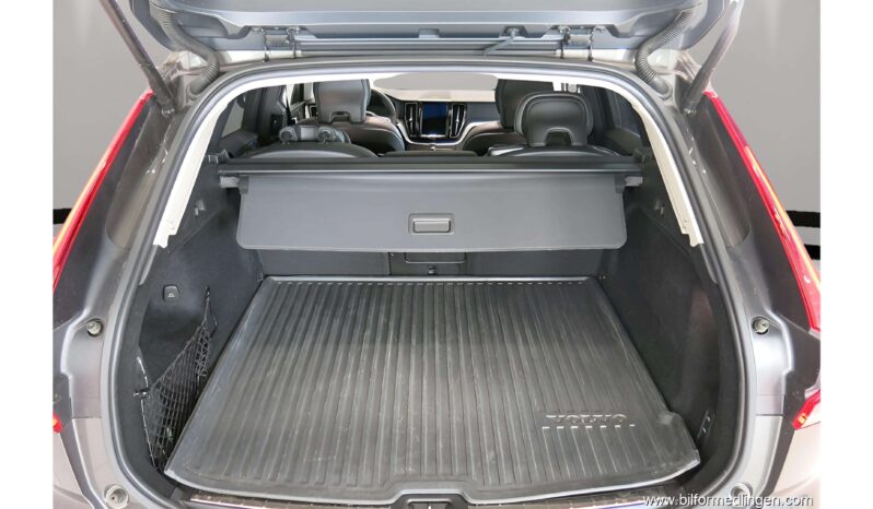 
								2021 Volvo XC60 T6 AWD Recharge Inscription HK Panorama 340hp full									