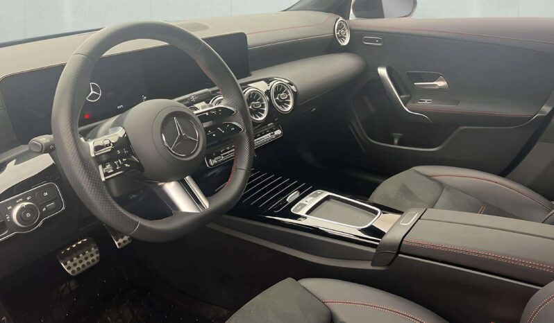 
								2024 Mercedes-Benz CLA 200 Coupé AMG Line Widescreen Camera Night Package full									