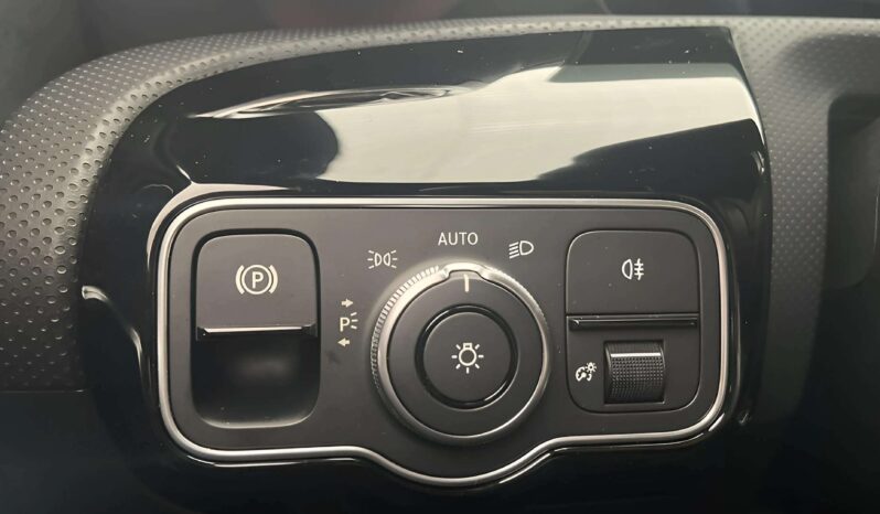 
								2024 Mercedes-Benz CLA 200 Coupé AMG Line Widescreen Camera Night Package full									