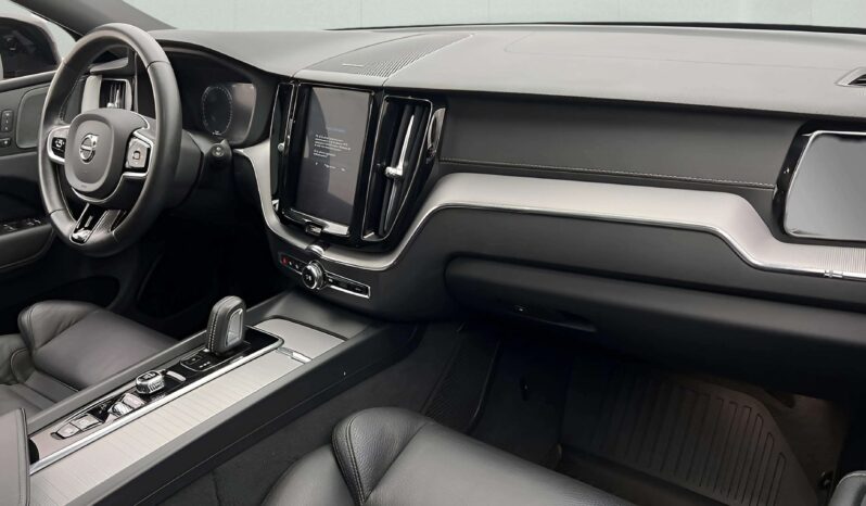 
								2020 Volvo XC60 B4 AWD 197hp R-Design HK Pano HUD 360° Navi full									