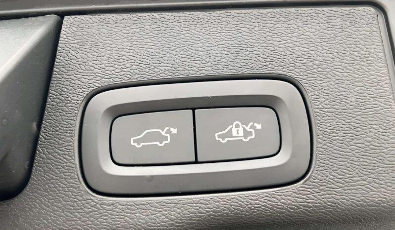 
								2020 Volvo XC60 B4 AWD 197hp R-Design HK Pano HUD 360° Navi full									