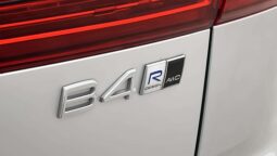 
										2020 Volvo XC60 B4 AWD 197hp R-Design HK Pano HUD 360° Navi full									